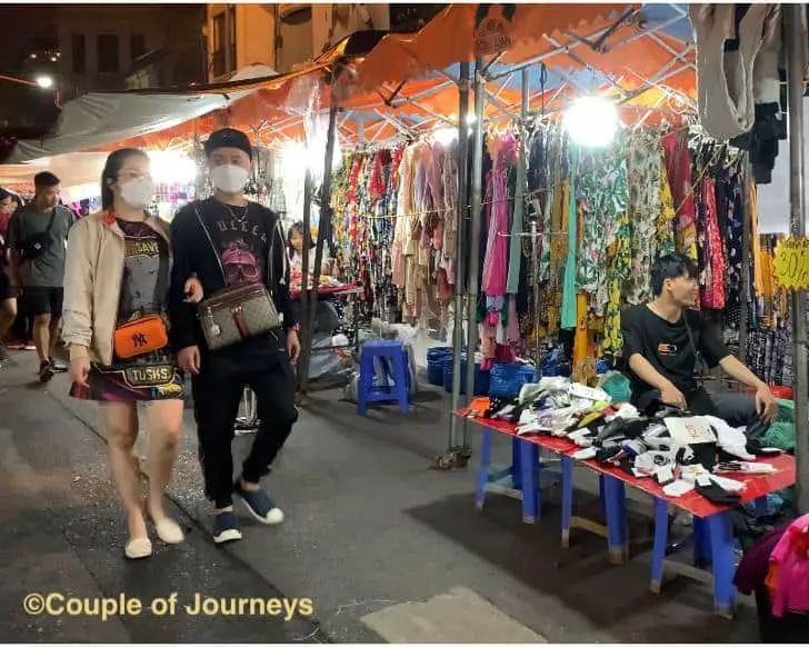 Night market at Hang Duong