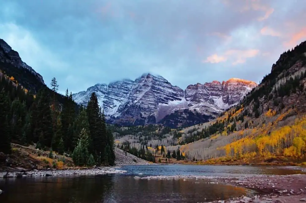 The majestic snow covered mountains of Aspen are perfect for a skiing session with your partner. 