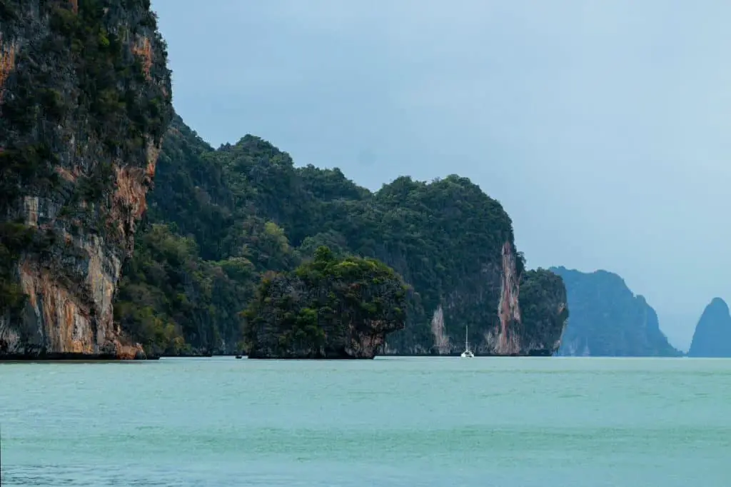 Stunning beaches and exciting, vibrant nightlife make Phuket a happening place for couples.