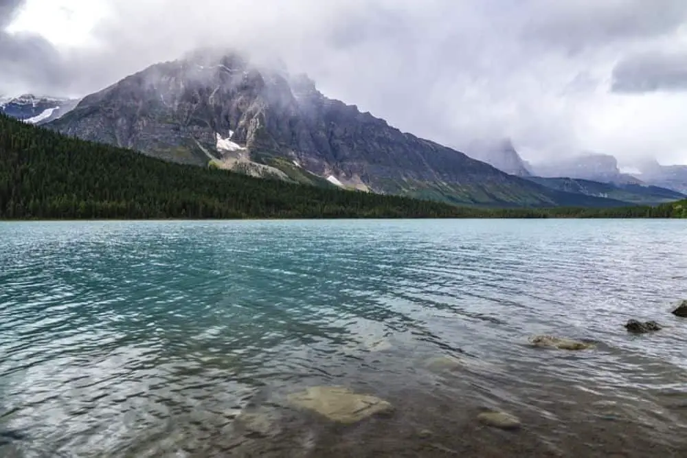 Visit the Glacier Park and kayak on the Whitefish Lake, at Montana.